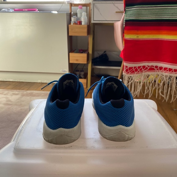 Nike Jordan Low Top Ftures - Picture 4 of 5